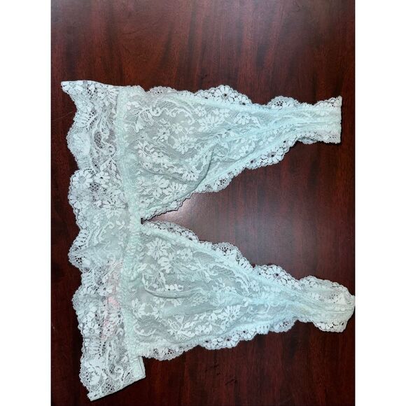 Victoria’s Secret Lace Triangle Bralette Size Medium - Picture 1 of 6